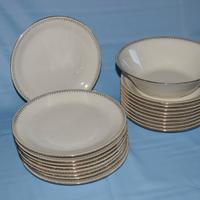 Servizio piatti in porcellana Tognana