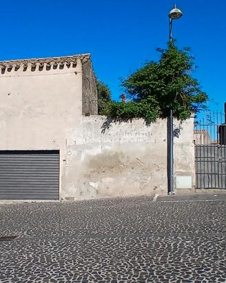 Centralissimo lotto con fabbricato - Dolianova