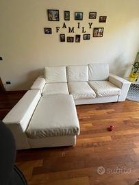 divano bianco vera pelle tre posti più pouf