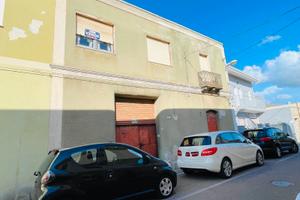 Sanluri - Indipendente con accesso carraio