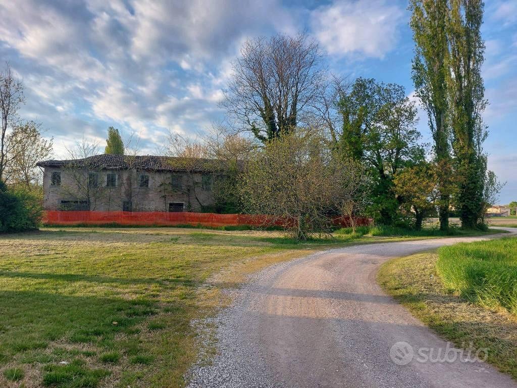 Rustico / Casale di 1000 m² a Argenta - Vista 2