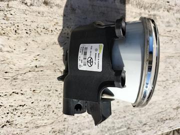 TOYOTA 8122-02110 faro fendinebbia sinistro Yaris