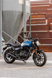 Moto Royal Enfield Hunter 350 blu