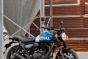 Moto Royal Enfield Hunter 350 blu
