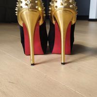 Décolleté nere con borchie n. 38