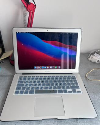 MacBook Air 13" (2017) Intel i5 8GB RAM 128gb
