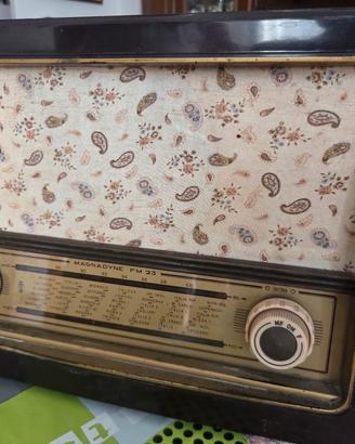 Radio d'Epoca a Valvole Magnadyne FM 23 – Anni '50
