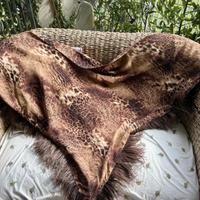 Ampia ed avvolgente stola in chiffon animalier