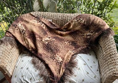 Ampia ed avvolgente stola in chiffon animalier