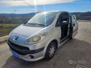 Peugeot 1007 Happy 1.4 HDI 70CV
