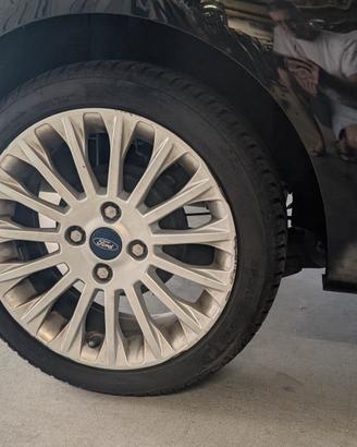 set di cerchi da 16 Ford Fiesta gommati 4 stagioni