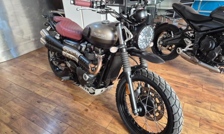 Triumph Street Scrambler 900 SANDSTORM