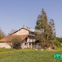 CASCINA DA RISTRUTTURARE IMMERSA NEL VERDE