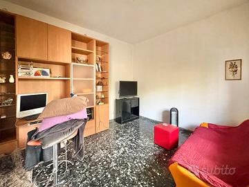 Casale indipendente con 8.000 mq di terreno, stall