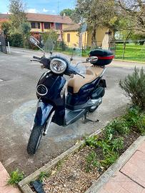Aprilia scarabeo 200 ie blu