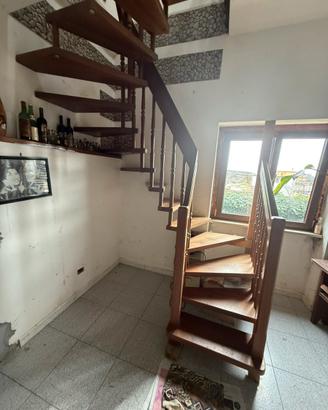 Scala a chiocciola in legno