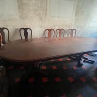 Tavolo in noce e 12 sedie