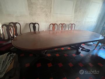 Tavolo in noce e 12 sedie