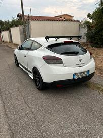 Renault megane coupe incidentata