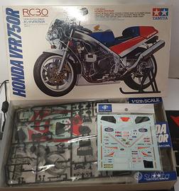 Tamiya Honda VFR750R 1/12