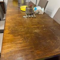 Tavolo il legno massello