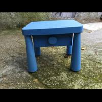 Sedie-comodino-letto-piccola libreria