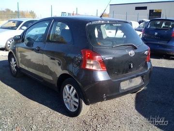 Toyota Yaris 2010 - 998 b - motore 1krfe