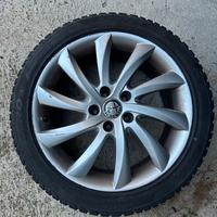 Cerchi in lega da 17 con pneumatici per Alfa Romeo