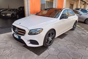 MERCEDES E 220 D AMG LINE BERLINA