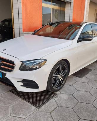 MERCEDES E 220 D AMG LINE BERLINA