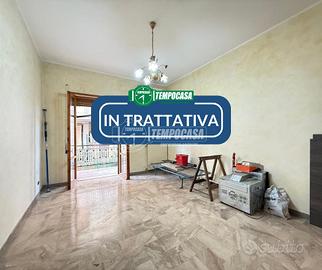 AMPIO TRILOCALE LUMINOSO AL 1º PIANO CON POSTO AUT