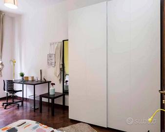 Stanza in appartamento di 165 m² a Bologna