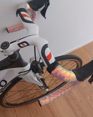 Bici da corsa Pinarello in carbonio