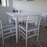 Tavolo + Sedie + Credenza