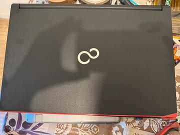 Notebook fujitsu e556 i5 6th 15.6” 8gb ram ssd 250