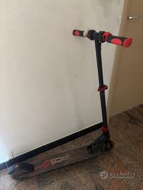 Monopattino elettrico marca rcb velocità 25km/h