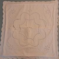 Fodera per cuscino ricamata a mano 