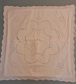 Fodera per cuscino ricamata a mano 