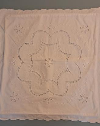 Fodera per cuscino ricamata a mano 