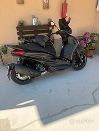 Beverly 300 hpe deep black 2022