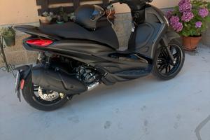 Beverly 300 hpe deep black 2022