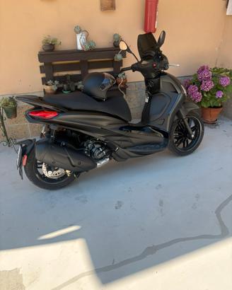 Beverly 300 hpe deep black 2022