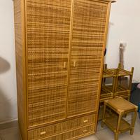 2 armadi a 2 ante e 5 mobiletti a vista in rattan