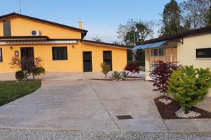 Villetta privata con giardino e dependance