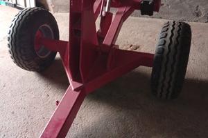 Carrello porta attrezzi