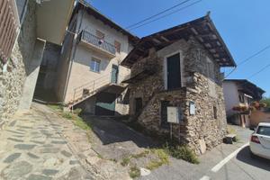 Valtellina Casetta songola in sasso a quota 700