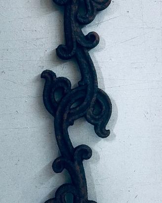 Frammento decorativo di antica ringhiera in ghisa
