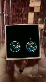 orecchini in acciaio con cristalli