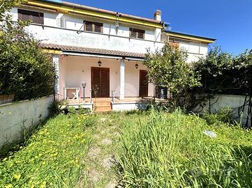 VILLA A SCHIERA A ANZIO
