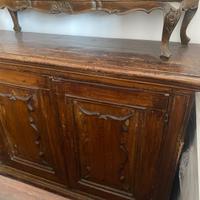 Antica credenza da sacrestia in legno.